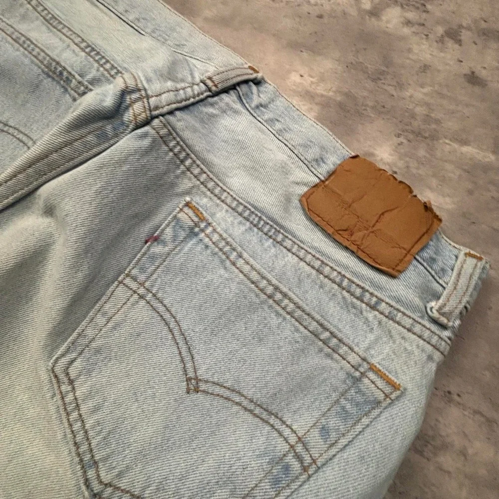 Levis Straight Leg Jeans Mens 34x30 Light Wash 90s Vintage USA Made Button Fly